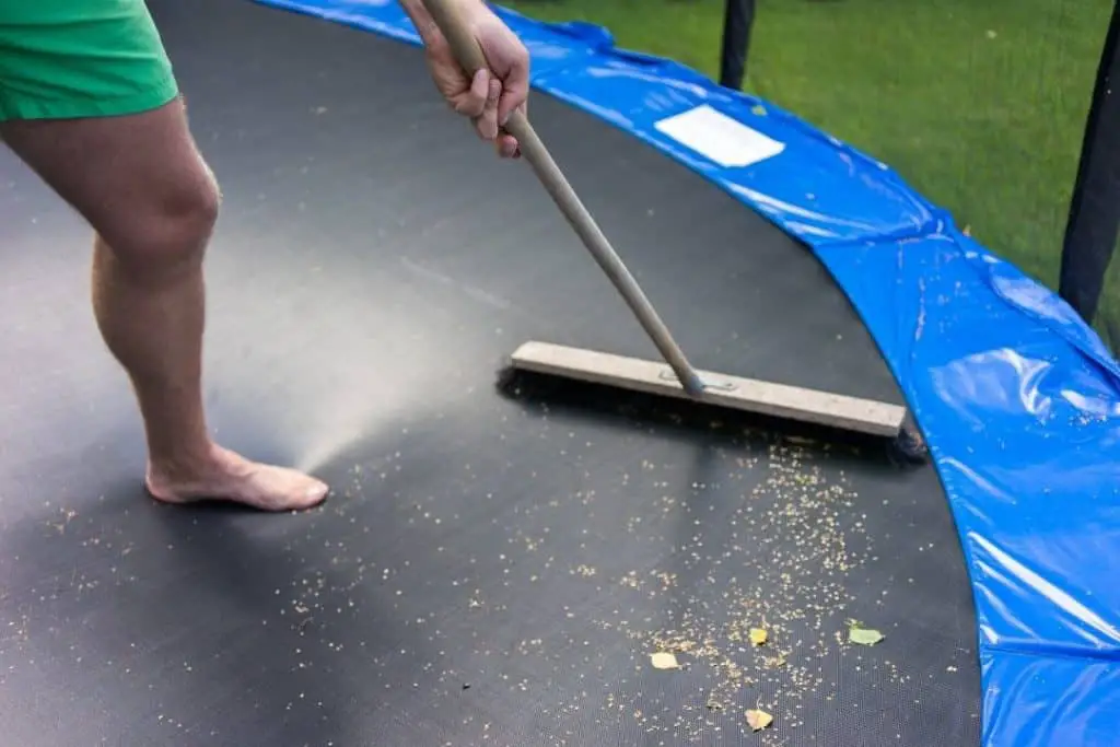 How to clean trampoline